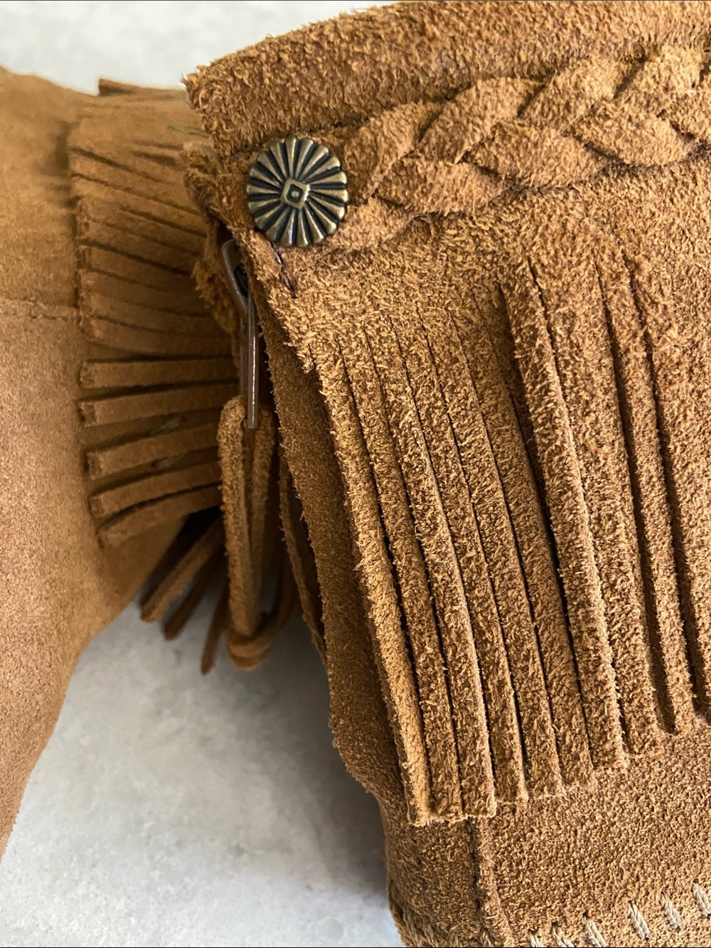 Minnetonka Suede Fringe Moccasin Booties in Chestnut Brown, size 7. Like-NEW - Picture 13 of 14
